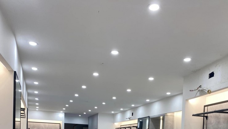 CHO THUÊ MBKD CẦU GIẤY, 3 TẦNG, THÔNG SÀN, 70M2, MT 4M, Ô TÔ ĐỖ, VỈA HÈ RỘNG,